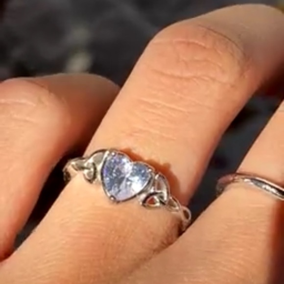 Platinum Alexandrite Celtic Trinity Knot Heart Ring - Picture 6 of 6